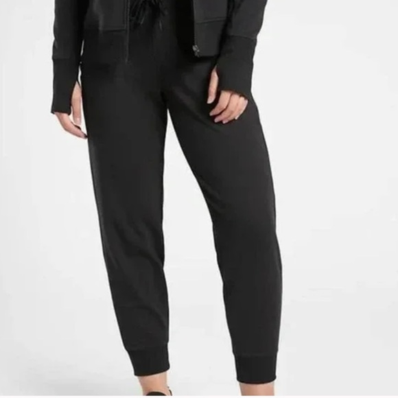 Athleta Pants - NWT Athleta Triumph Jogger